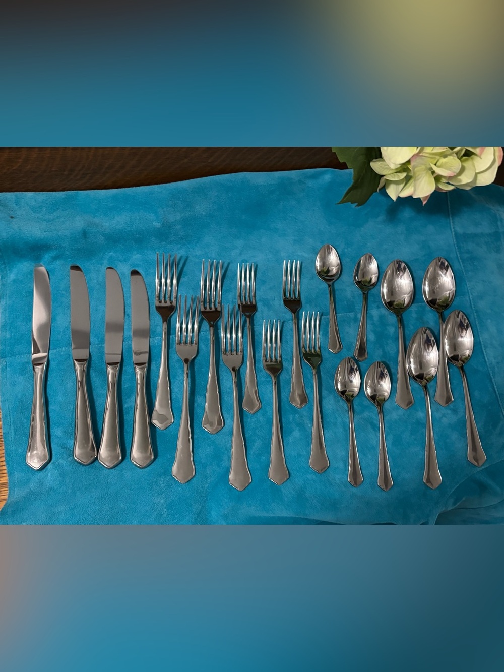 Dalia Consul Spain 5-Piece 18/10 Stainless Steel Silverware (20 Pieces Total)